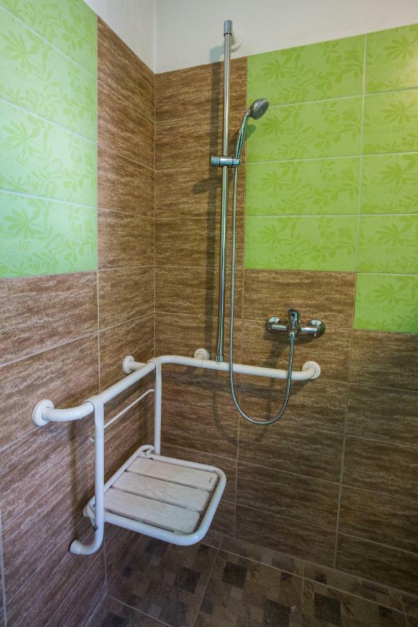 Camere De Inchiriat Hatuica Exteriör bild